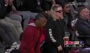 佛罗伦萨主场逆袭,赢得关键三分 佛罗伦萨主场逆袭,赢得关键三分