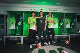 沃尔夫斯堡不敌对手，失去领先优势(沃尔夫斯堡大名单)