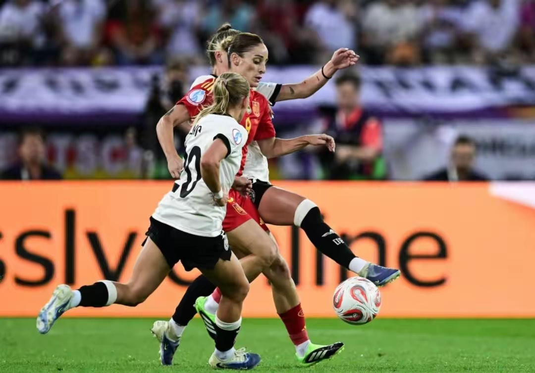 包含柏林赫塔球员脚踝受伤，恐缺席数场比赛的词条