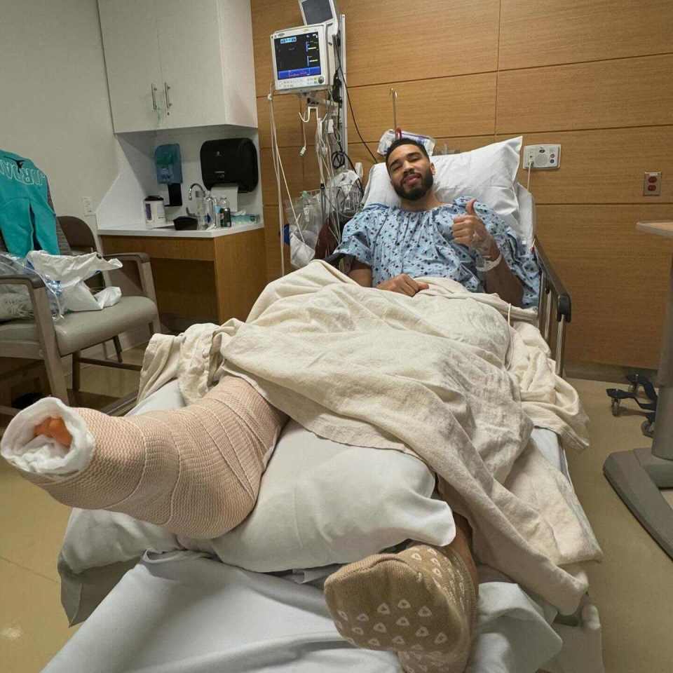 包含柏林赫塔球员脚踝受伤，恐缺席数场比赛的词条