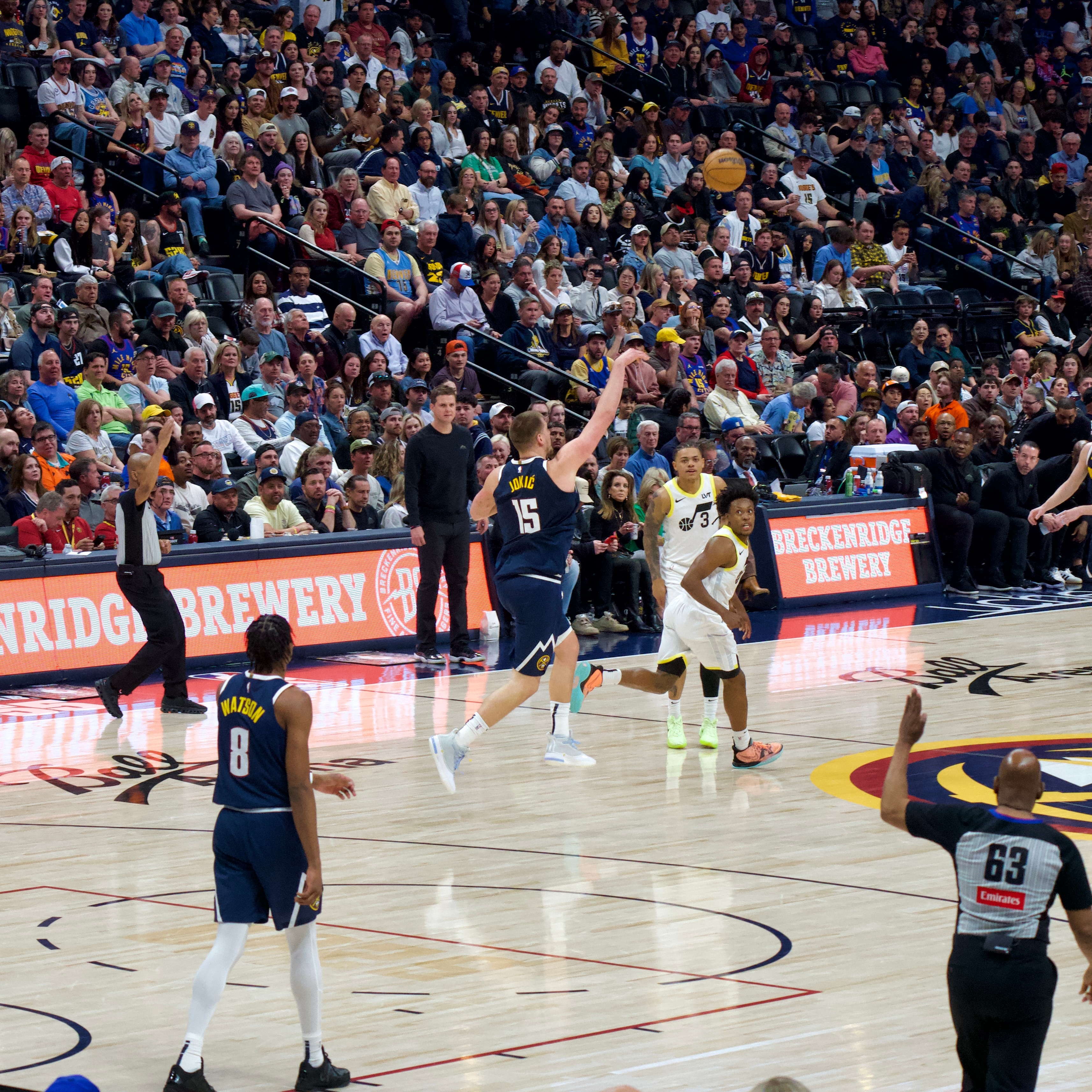 经典对决！顶级篮球比赛带来惊险刺激的简单介绍