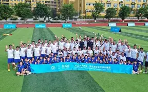 包含沃尔夫斯堡队员努力拼搏，希望在下一场比赛中能逆袭的词条